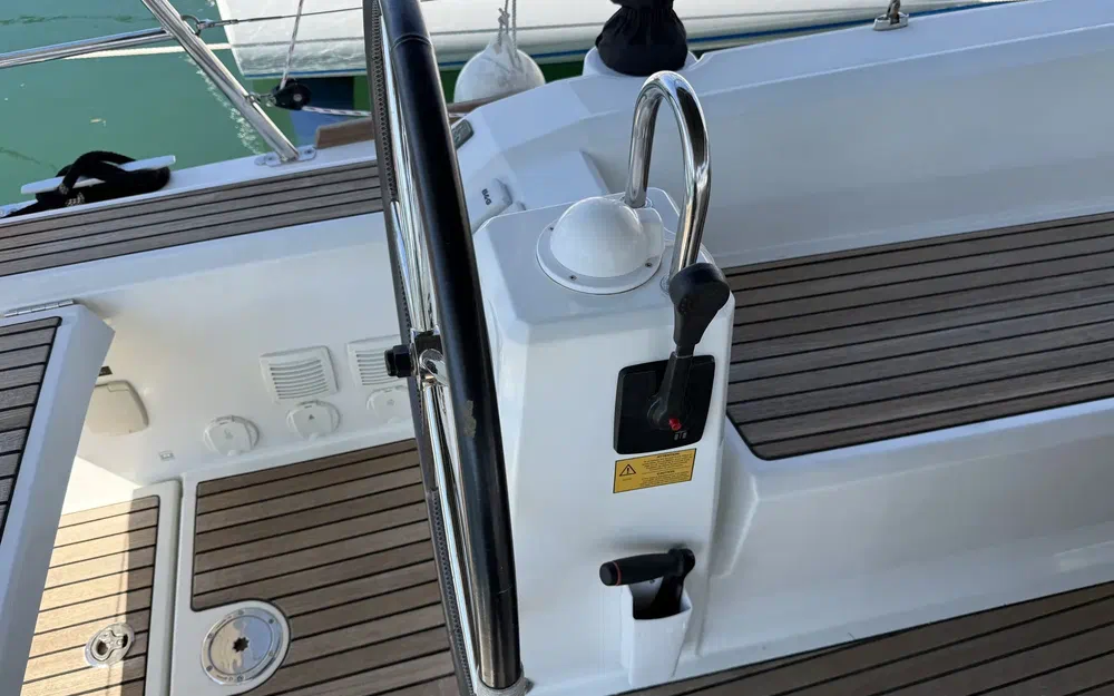 slider 19 Beneteau Oceanis 38