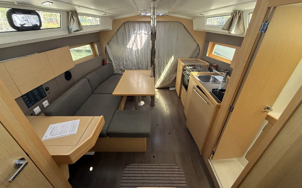 slider 34 Beneteau Oceanis 38