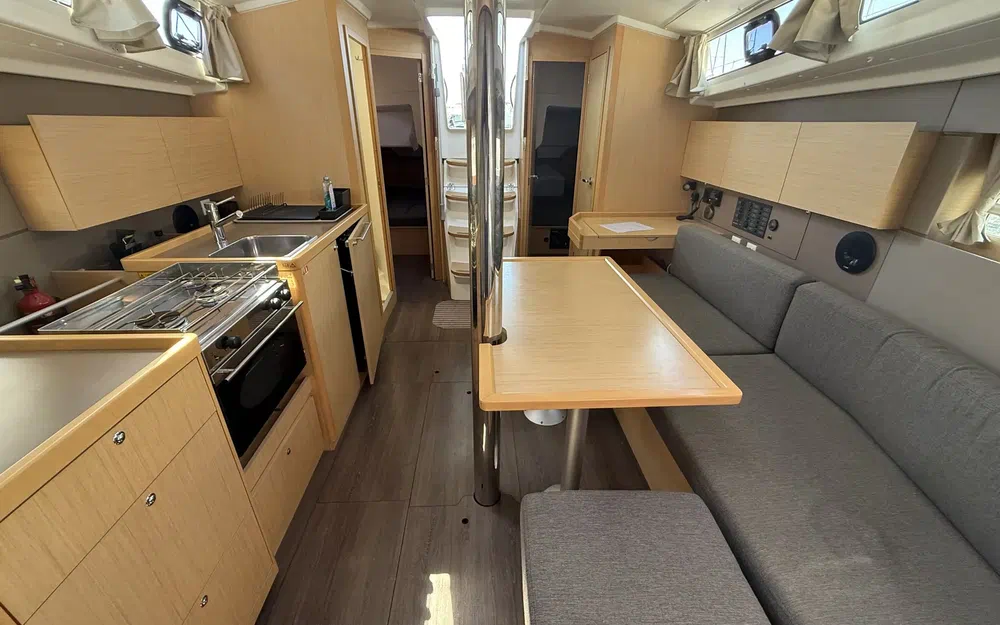 slider 35 Beneteau Oceanis 38