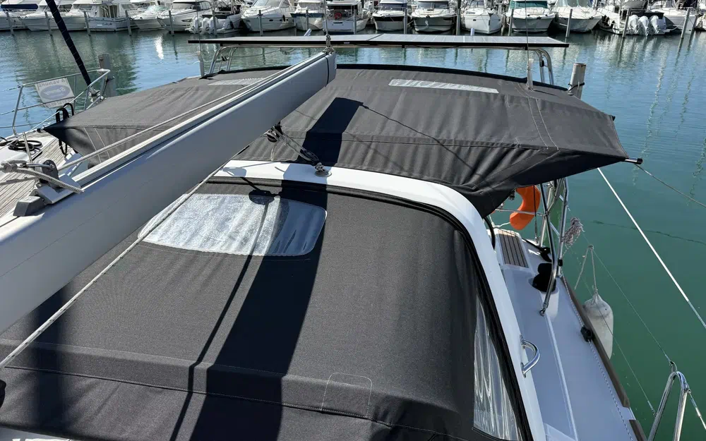 slider 8 Beneteau Oceanis 38