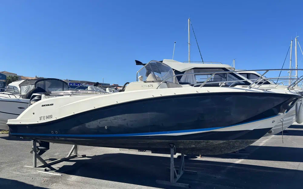 slider 1 Quicksilver 675 Sundeck