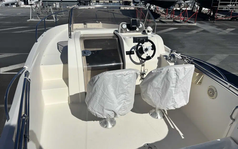 slider 3 Quicksilver 675 Sundeck