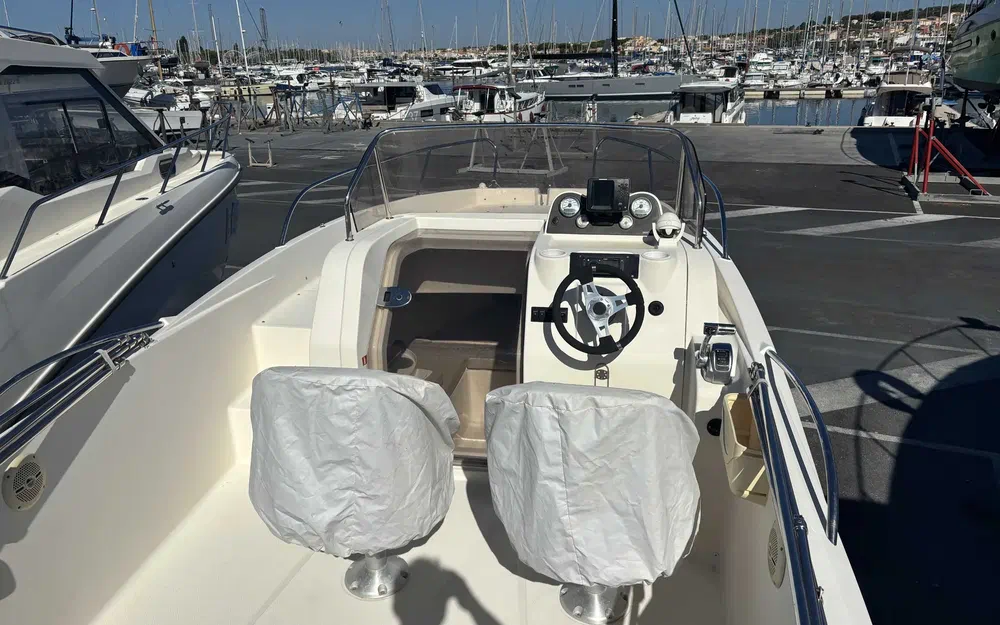 slider 4 Quicksilver 675 Sundeck