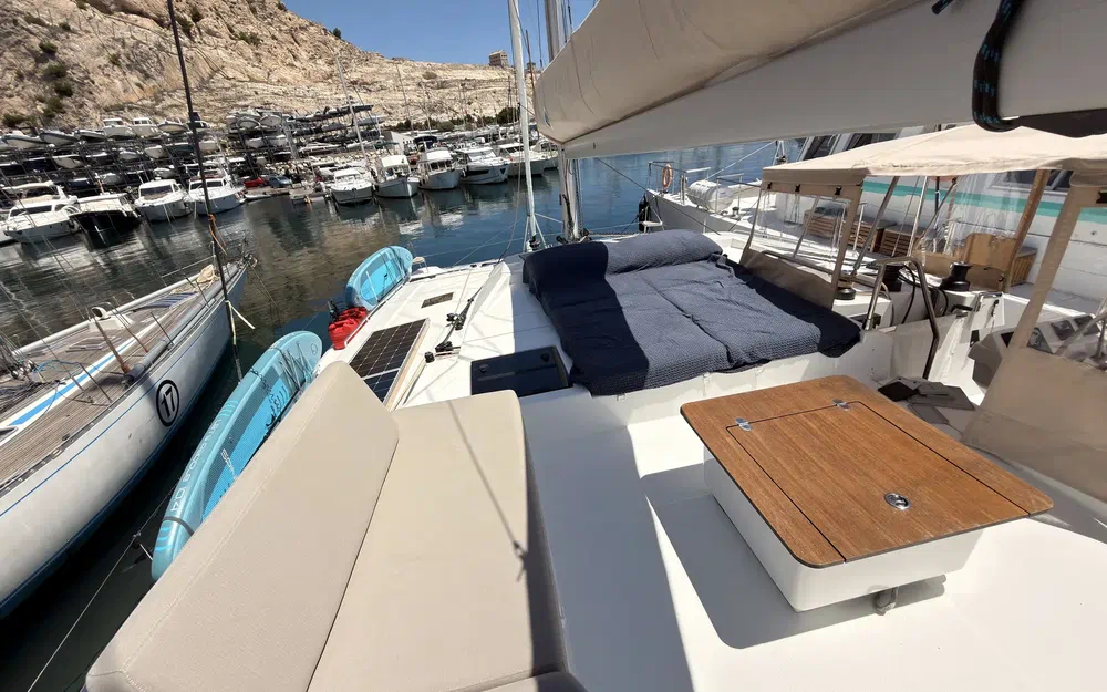 slider 11 Fountaine Pajot Elba 45