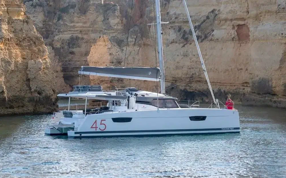 slider 1 Fountaine Pajot Elba 45