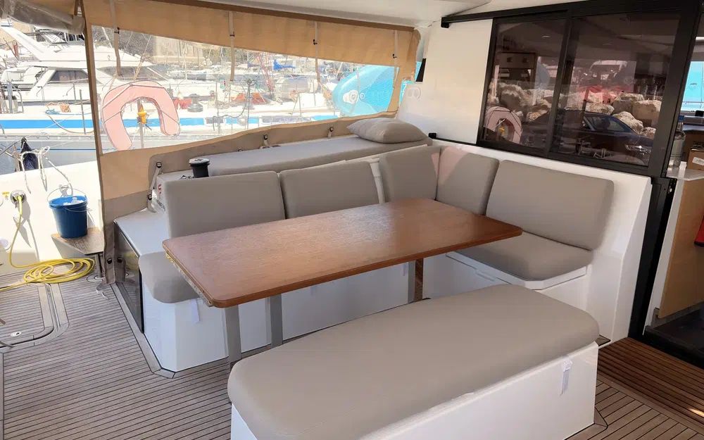slider 21 Fountaine Pajot Elba 45