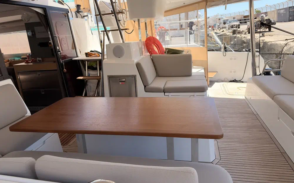 slider 23 Fountaine Pajot Elba 45