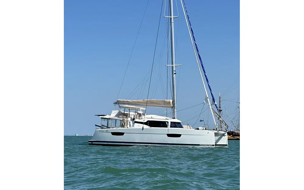 slider 2 Fountaine Pajot Elba 45