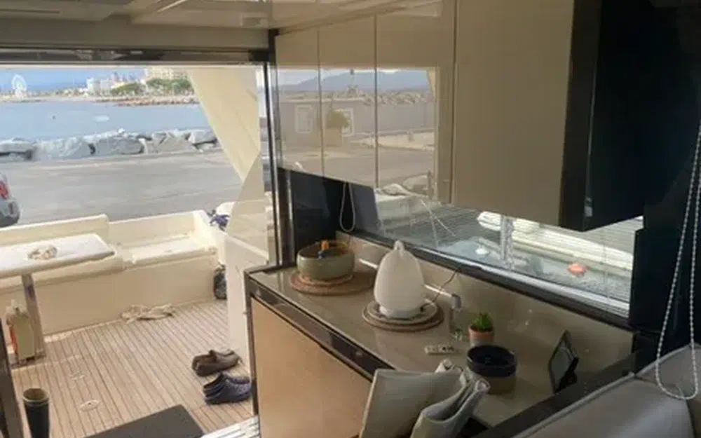 slider 8 Ferretti 550