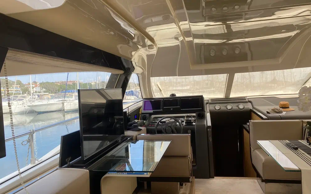 slider 12 Ferretti 550
