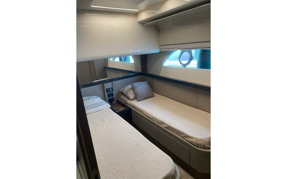 slider 15 Ferretti 550