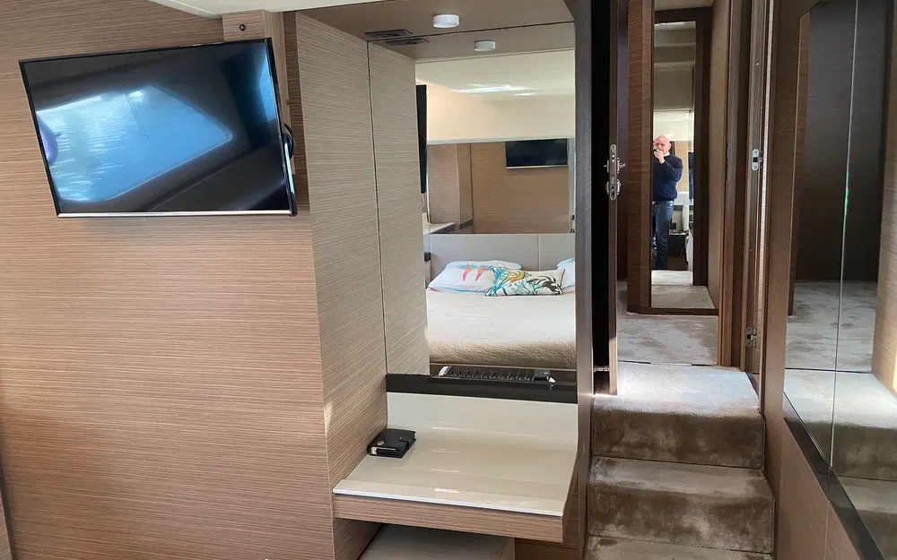 slider 18 Ferretti 550