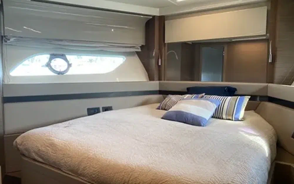 slider 25 Ferretti 550