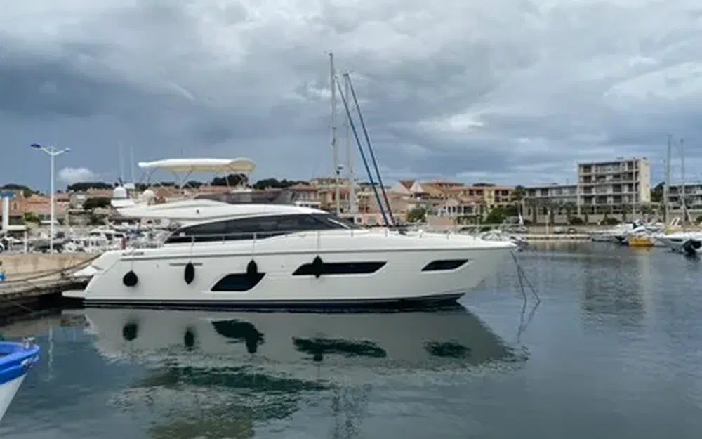 slider 1 Ferretti 550