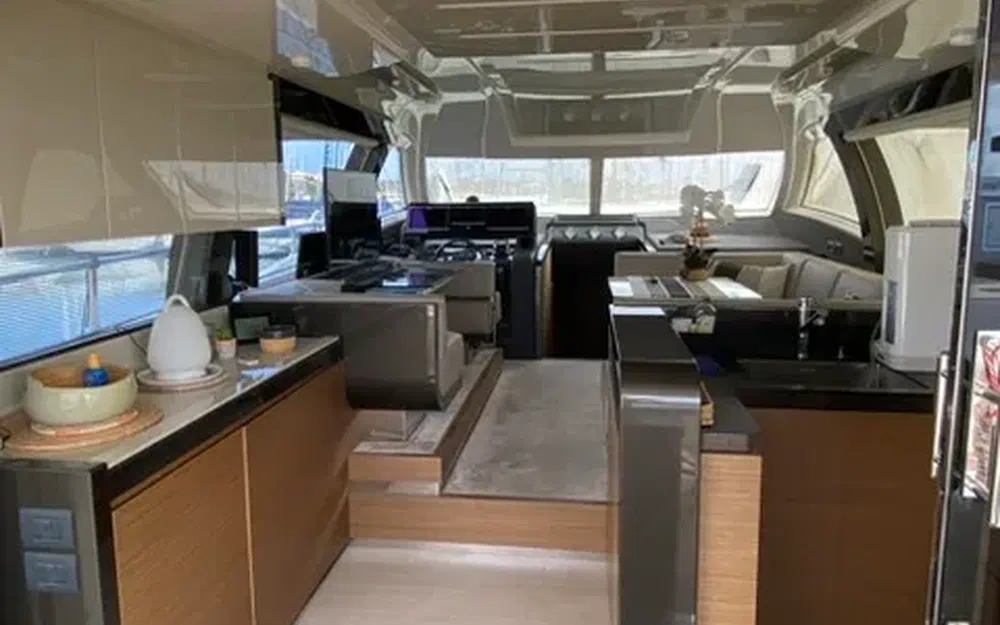 slider 10 Ferretti 550