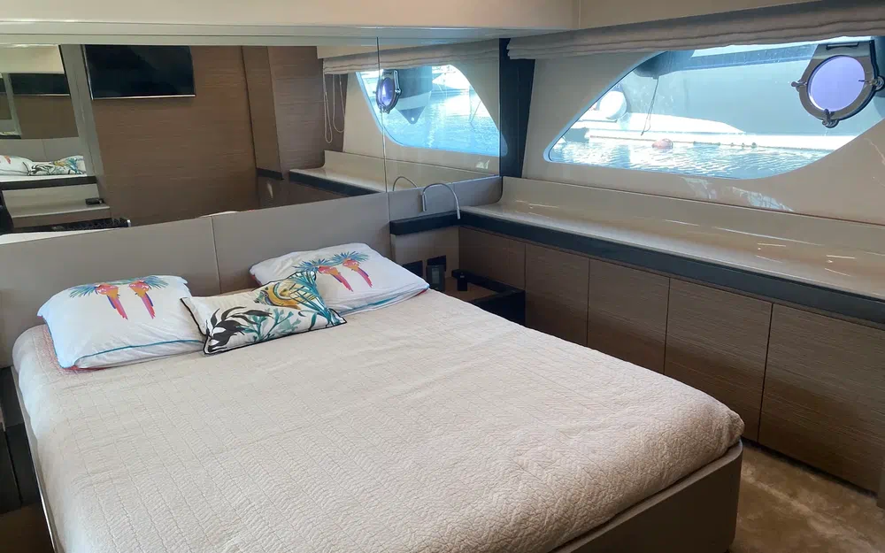slider 19 Ferretti 550