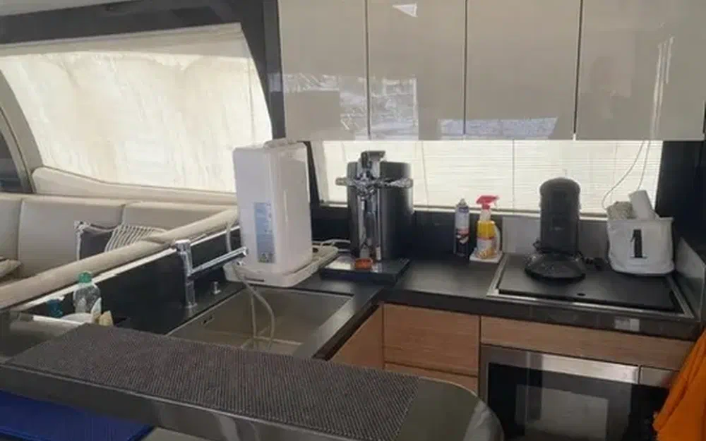 slider 11 Ferretti 550