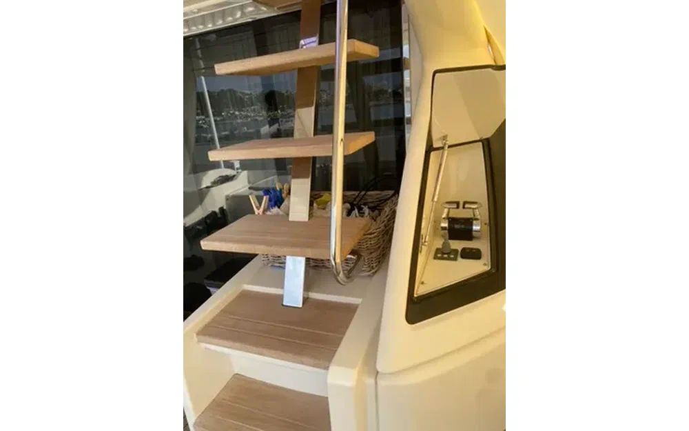 slider 7 Ferretti 550