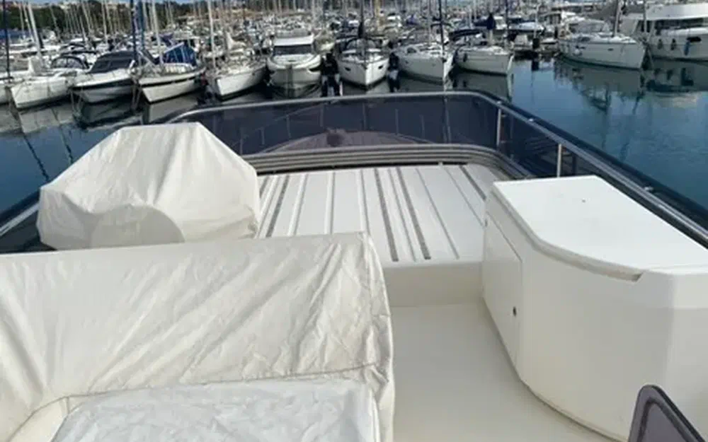 slider 5 Ferretti 550