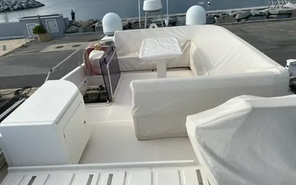 slider 6 Ferretti 550