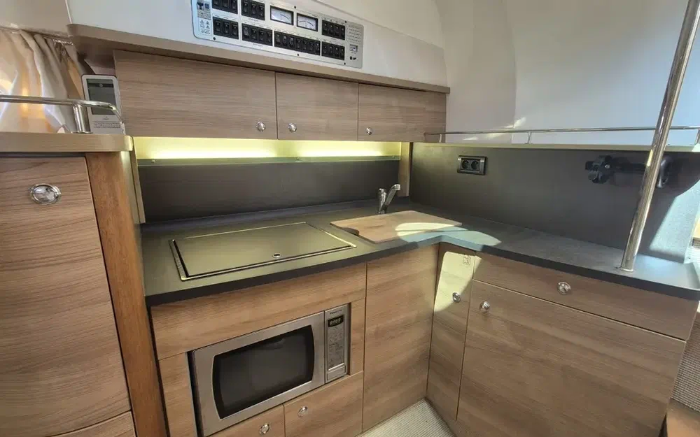 slider 38 Sealine SC 29