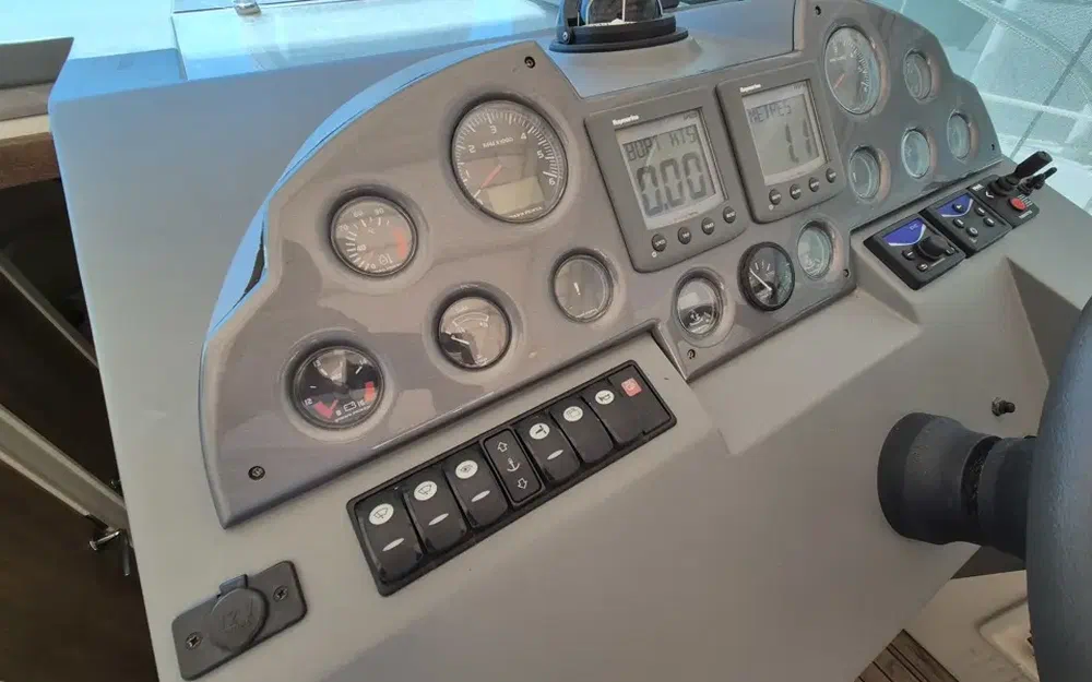 slider 43 Sealine SC 29