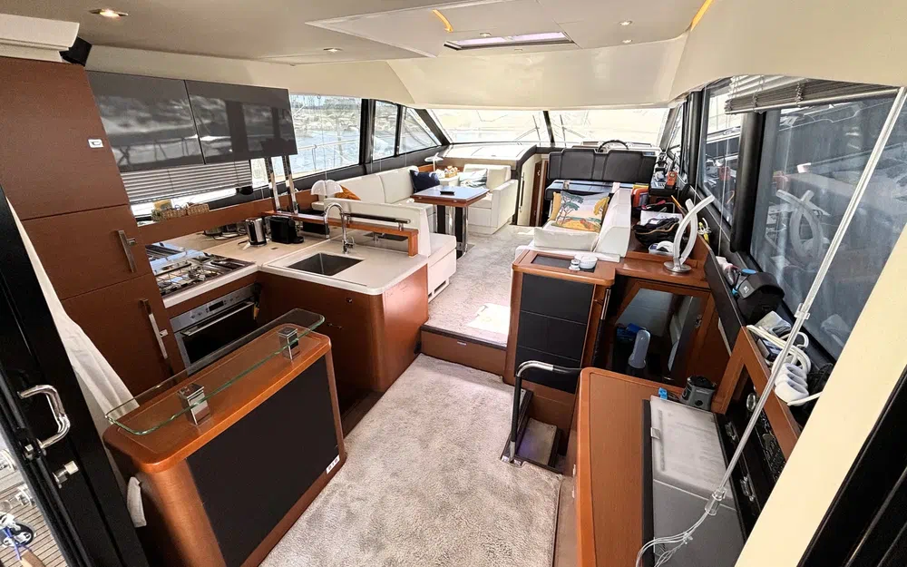slider 9 Prestige Yachts 500 Fly