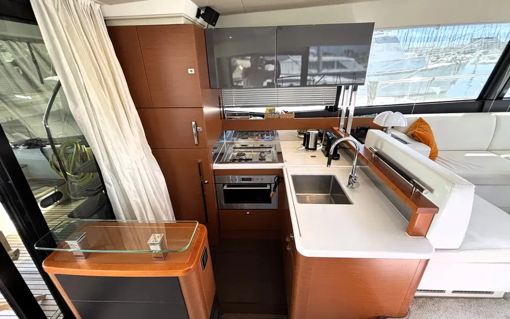 slider 11 Prestige Yachts 500 Fly