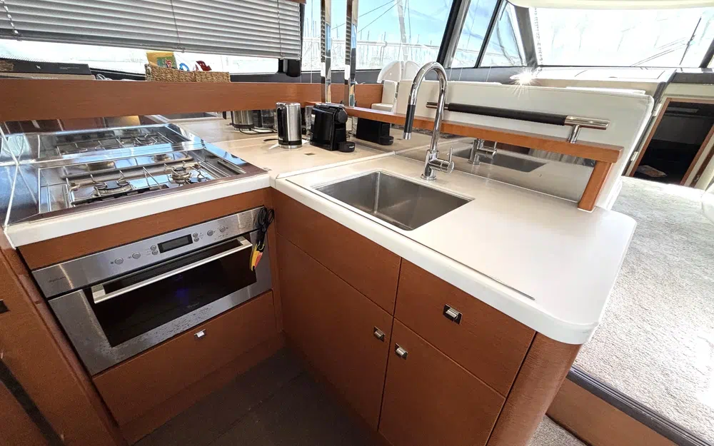 slider 13 Prestige Yachts 500 Fly