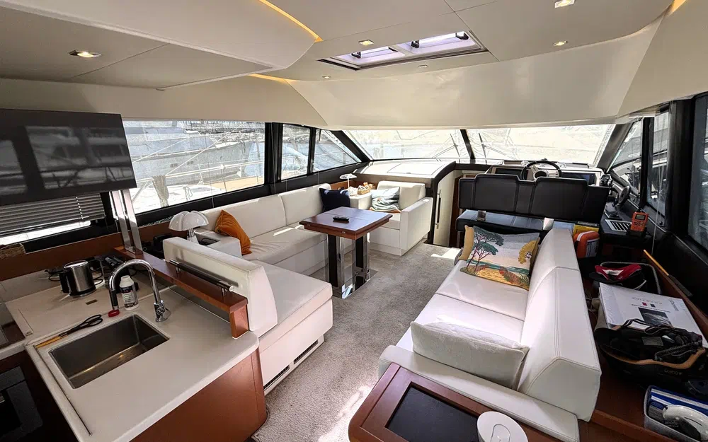 slider 16 Prestige Yachts 500 Fly