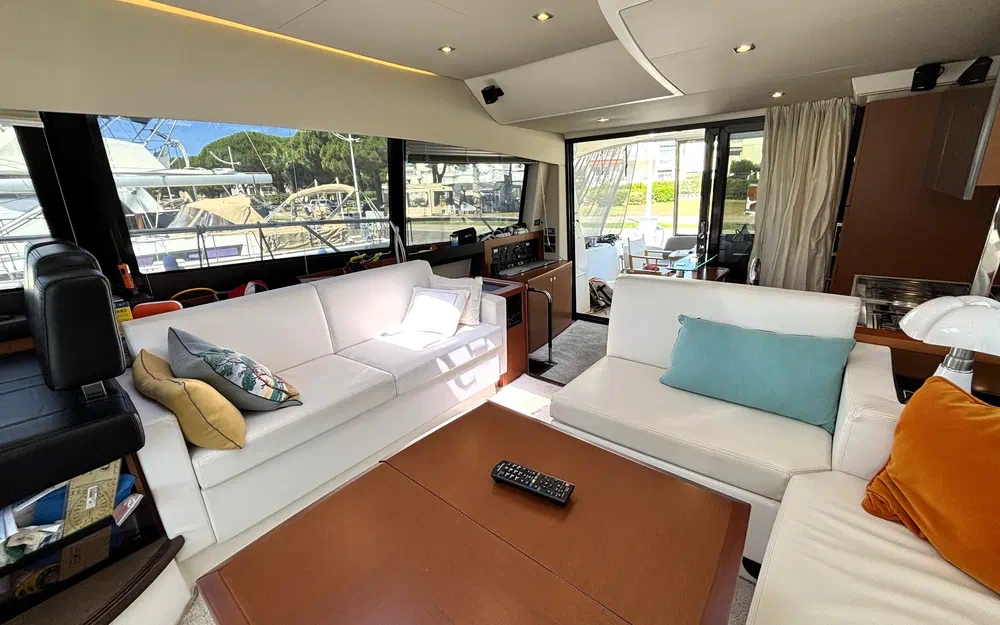 slider 20 Prestige Yachts 500 Fly