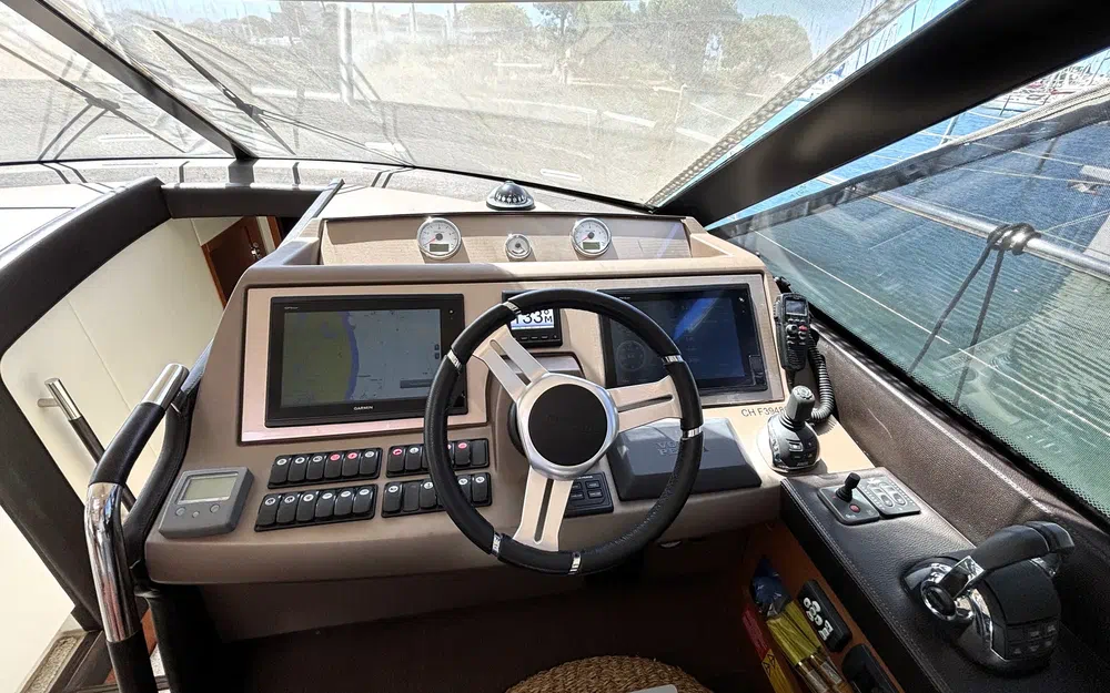 slider 23 Prestige Yachts 500 Fly