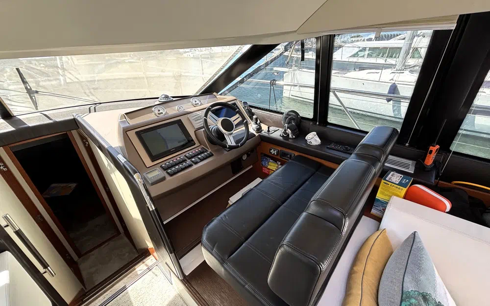 slider 24 Prestige Yachts 500 Fly