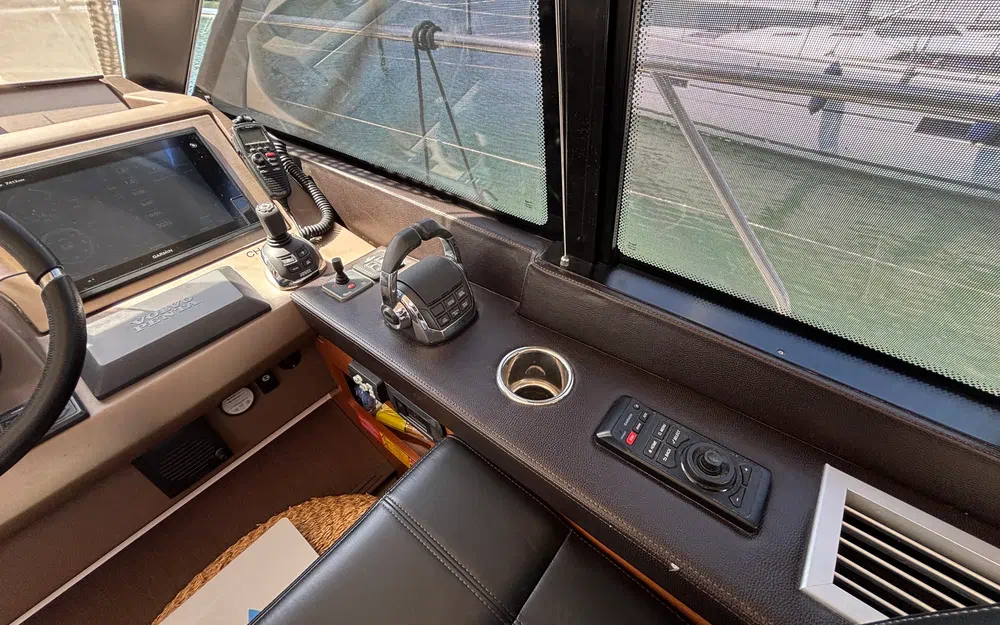 slider 25 Prestige Yachts 500 Fly