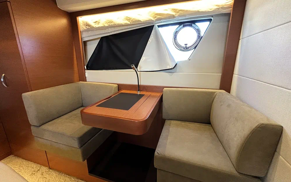 slider 28 Prestige Yachts 500 Fly