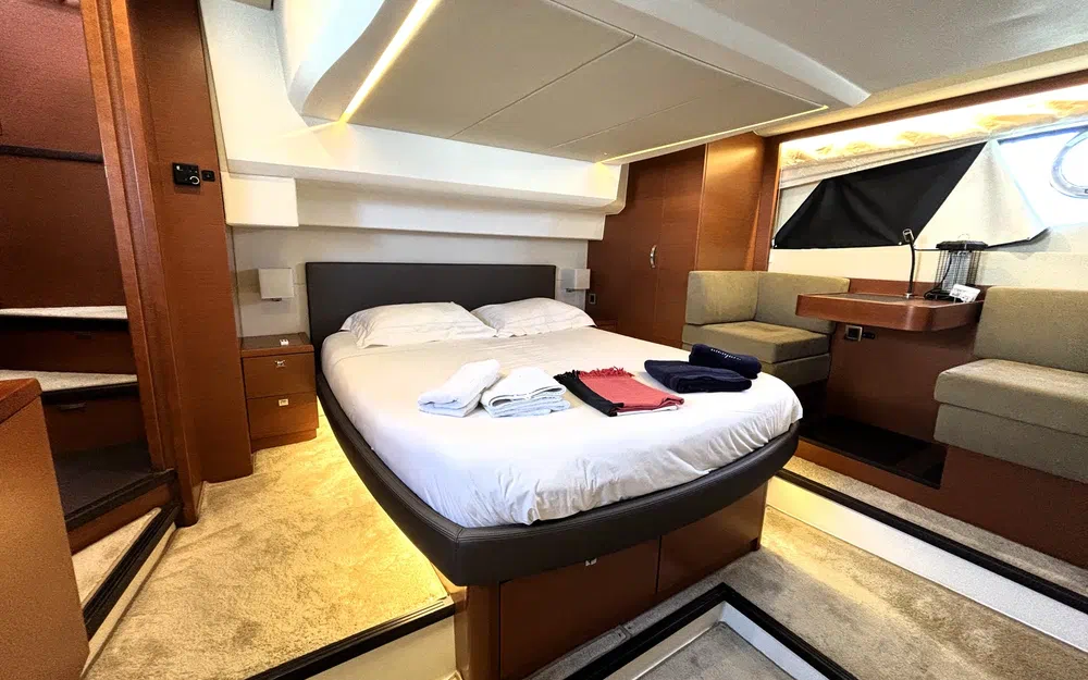 slider 33 Prestige Yachts 500 Fly