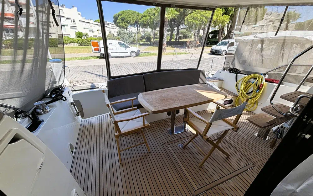 slider 3 Prestige Yachts 500 Fly