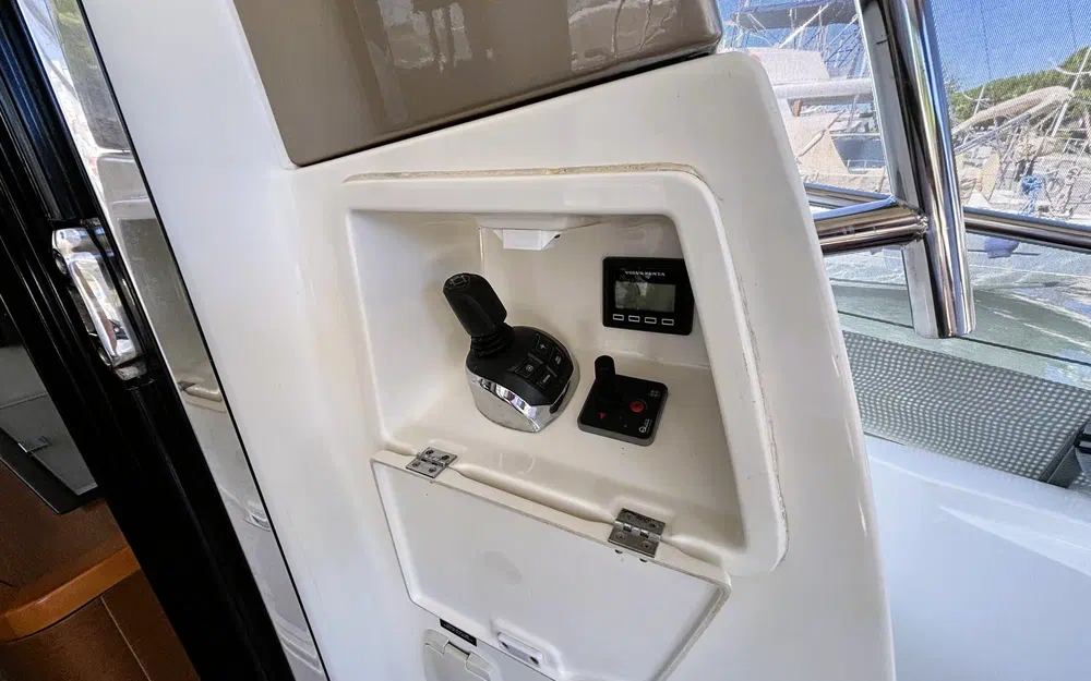 slider 6 Prestige Yachts 500 Fly