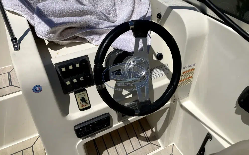 slider 4 Quicksilver Activ 645 Cabin