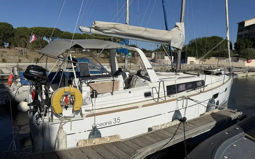 slider 0 Beneteau Oceanis 35