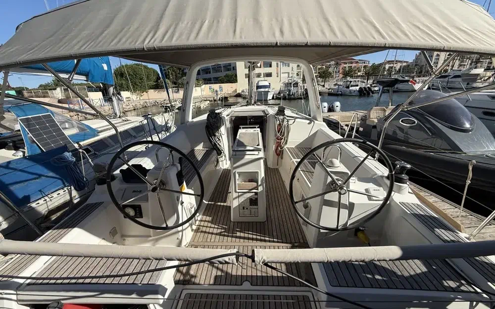 slider 2 Beneteau Oceanis 35