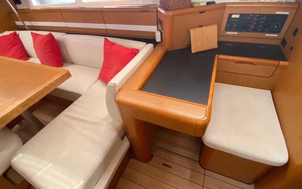 slider 8 Jeanneau 53
