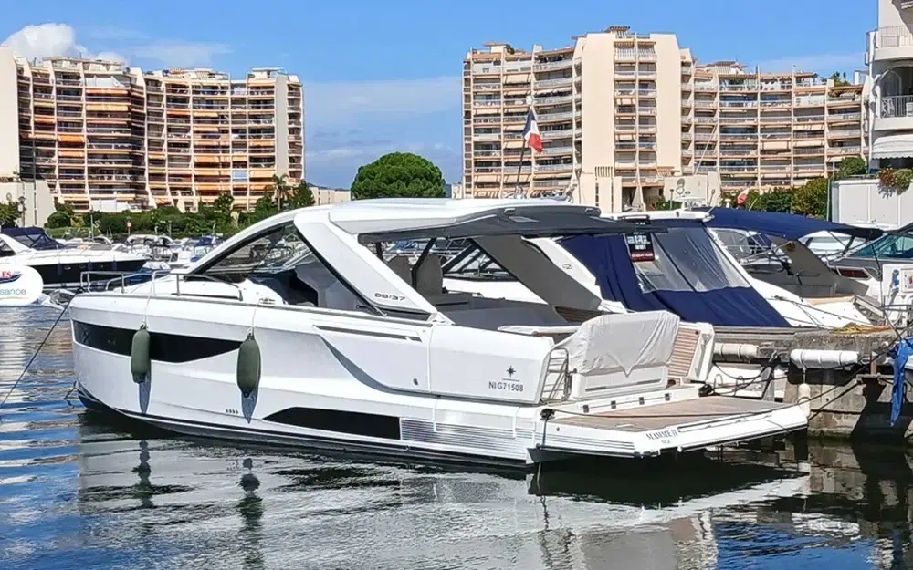 slider 0 Jeanneau DB 37