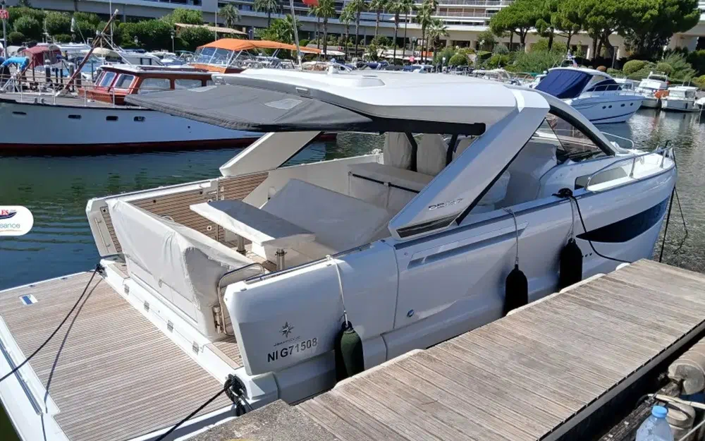 slider 1 Jeanneau DB 37