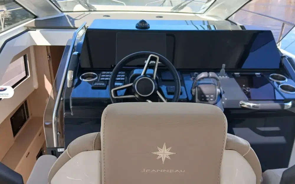 slider 8 Jeanneau DB 37