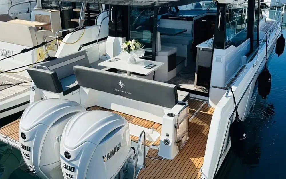 slider 0 Jeanneau Merry Fisher 1095 coupé