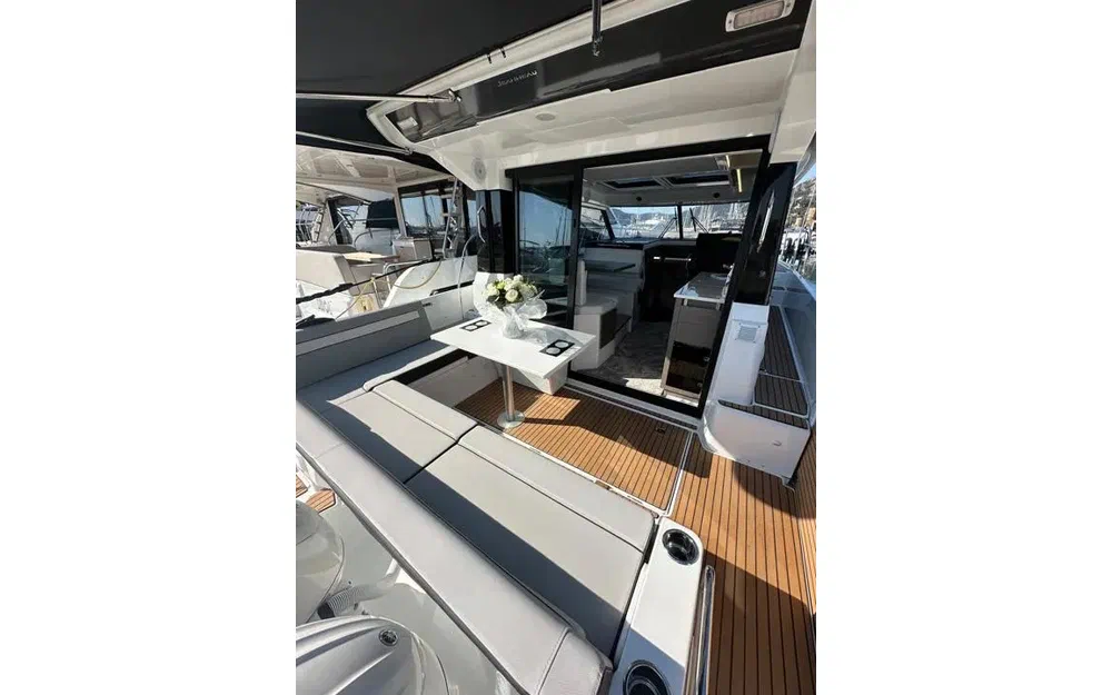 slider 1 Jeanneau Merry Fisher 1095 coupé
