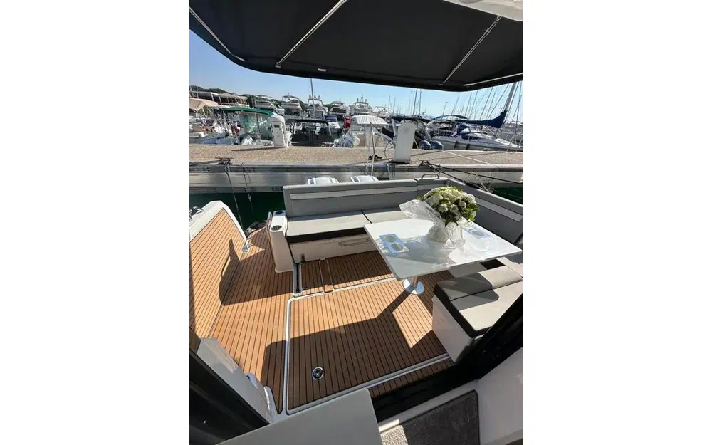 slider 2 Jeanneau Merry Fisher 1095 coupé
