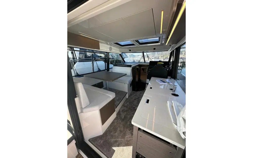 slider 3 Jeanneau Merry Fisher 1095 coupé