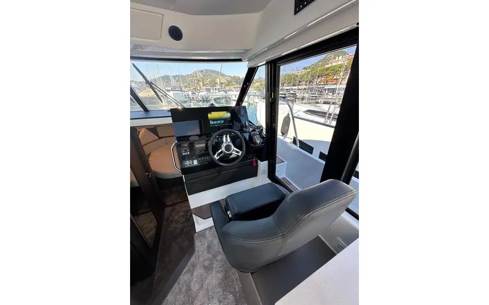slider 5 Jeanneau Merry Fisher 1095 coupé